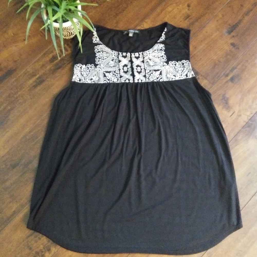 Adrianna papell embroidered top size L